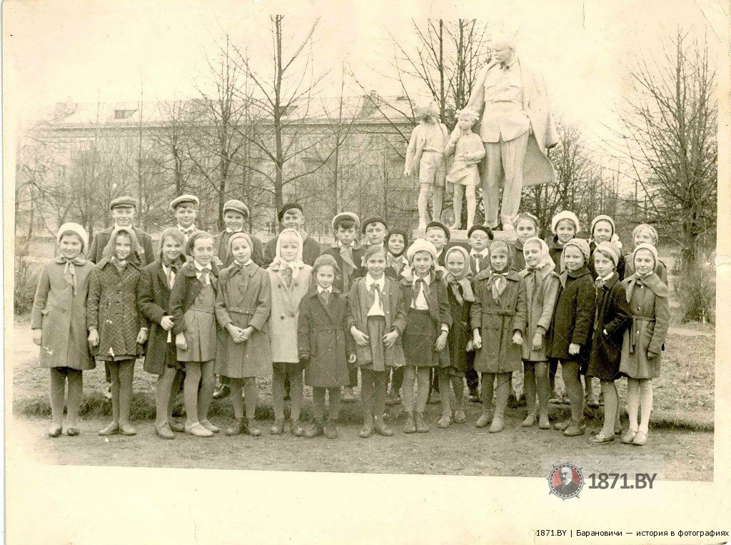 Памятник «Ленин и дети», Барановичи