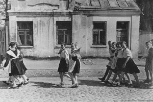 Ученики школы №53 на улице Ленина, Барановичи