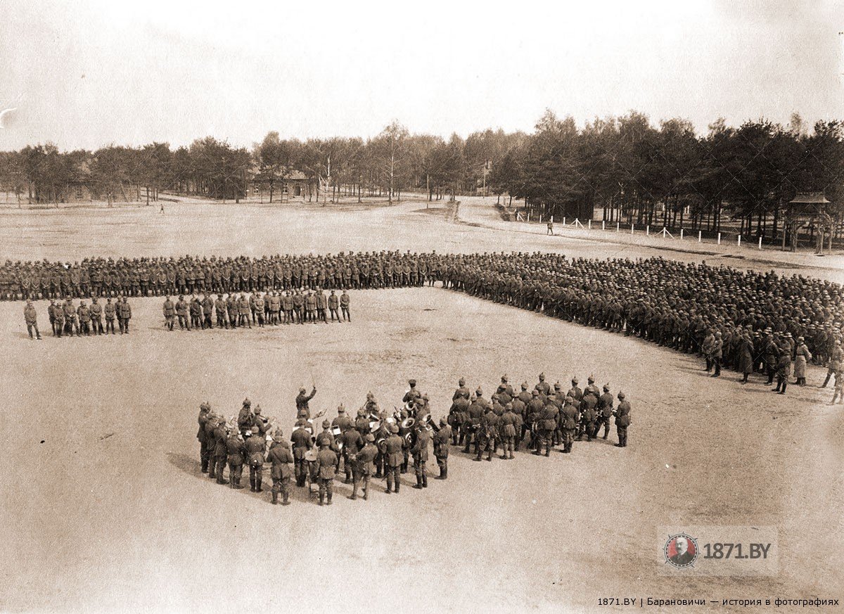 Барановичи, Парад на плацу железнодорожной бригады, 1916