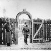Николай 2 у калитки. Из фондов РГАКФД