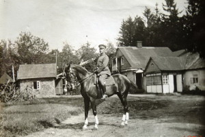 Капитан Хенке, офицер немецкого генштаба в фольварке Окопы, Барановичского района