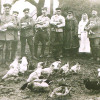 Немецкое групповое фото с местным населением