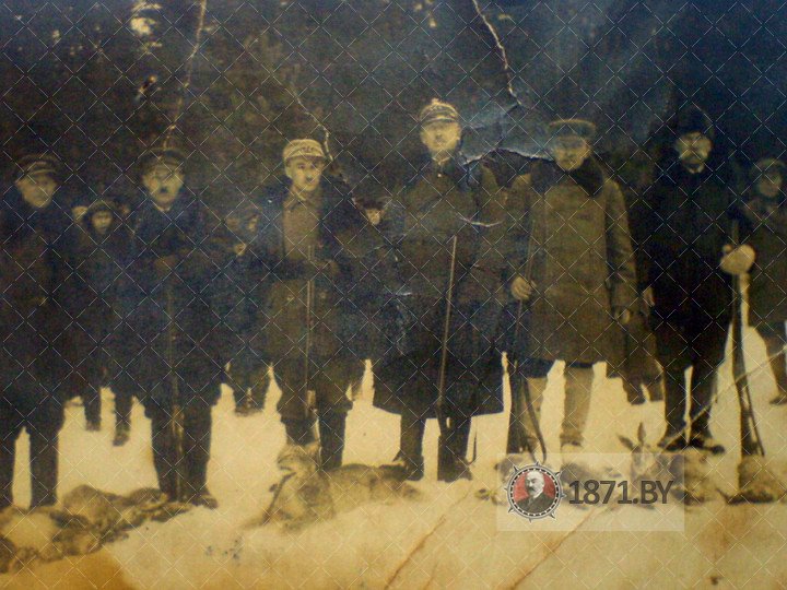 Polowanie w Paulinowie (Brunon Bochwic trzeci z lewej)