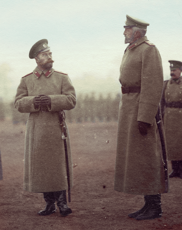 Николай 2 и Великий князь Николай Николаевич на плацу железнодорожной бригады в Барановичах, осень 1914 года.