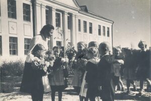Начало учебного во 2-й железнодорожной школе. 1952г., г. Барановичи